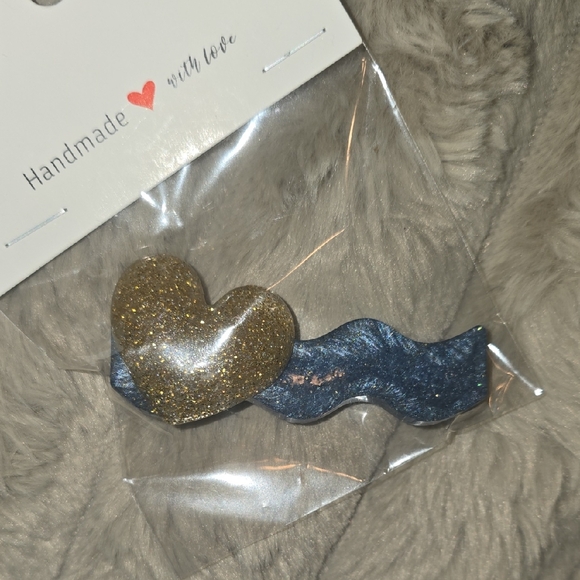 From the Hart Accessories - Elegant Gold and Blue Heart Hair Accessory